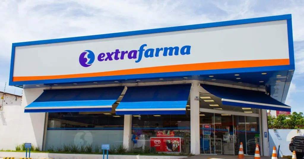 Fachada da Extrafarma com destaque para o setor de medicamentos especiais