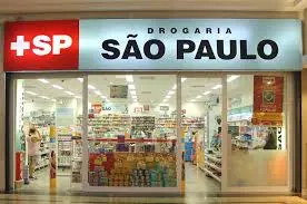 Atendimento farmacêutico em uma unidade da Drogaria São Paulo