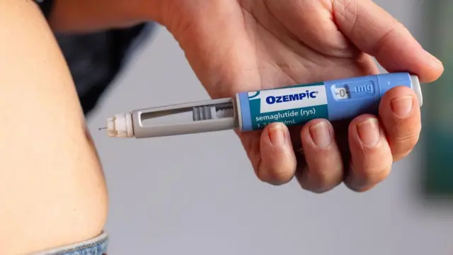 Visão detalhada do seletor de dose da caneta Ozempic