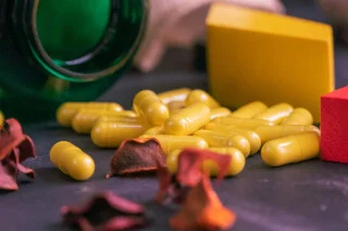 Comparativo entre medicamentos injetáveis e suplementos em cápsulas
