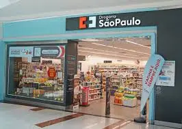 Prateleiras de farmácia com foco em emagrecimento de alta performance
